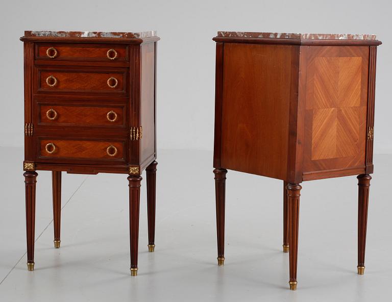 POTTSKÅP, ett par, gustaviansk stil. 1800-tal.
