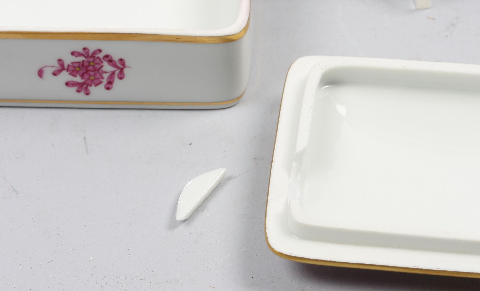 SKRIVBORDSSET, 4 delar, porslin, Herend.