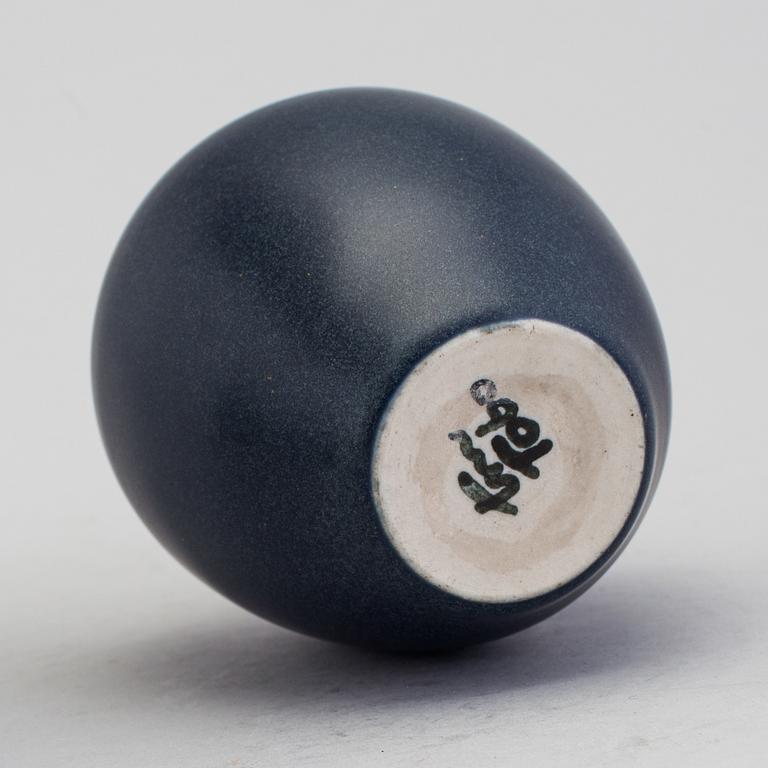 ERICH OCH INGRID TRILLER, vas, stengods, Tobo, 1900-talets tredje kvartal.