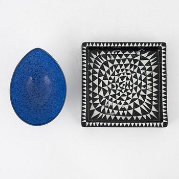 Stig Lindberg, a bowl, and 'Domino' ash tray, Gustavsberg, Sweden.
