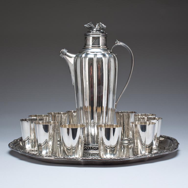 COCKTAILSHAKER, BRICKA samt BÄGARE, 12 st, sterling. CC Hermann, Danmark. Vikt ca 3.000 gr.