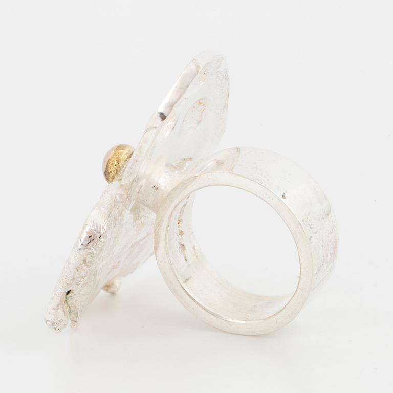 ROLF KARLSSON, Ring, sterlingsilver +
18K vitguldskula.