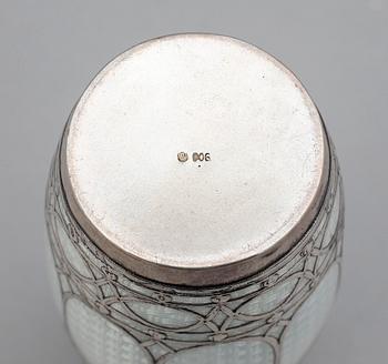 VAS, silver samt emalj, Europa, 1800/1900-tal. Totalvikt 130 g.