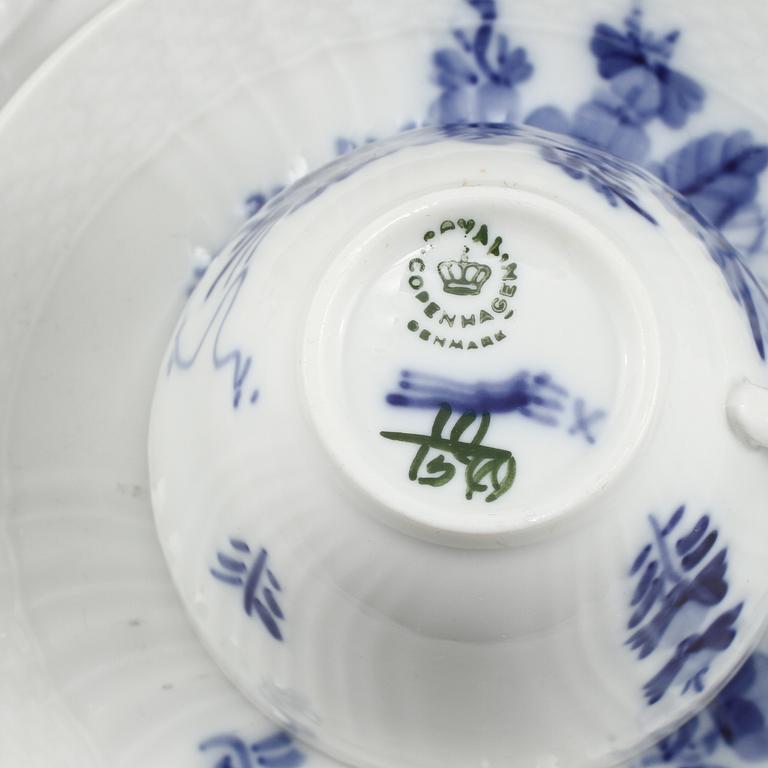 SERVISDELAR, 25 st, "Blå blomst", Royal Copenhagen, Danmark, 1900-talets andra hälft.