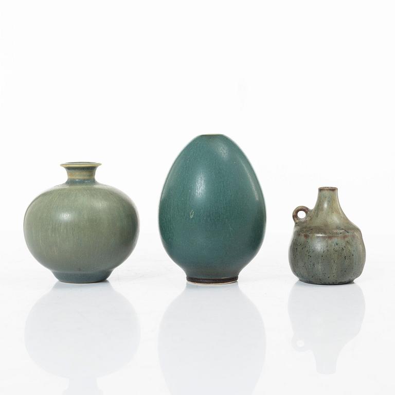 Miniatyrer, tre stycken, stengods, Berndt Friberg och Carl-Harry Stålhane, Gustavsberg respektive Rörstrand.