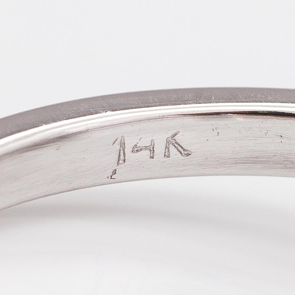 A 14K white gold ring with diamonds ca. 2.23 ct in total. AIG-certificate.