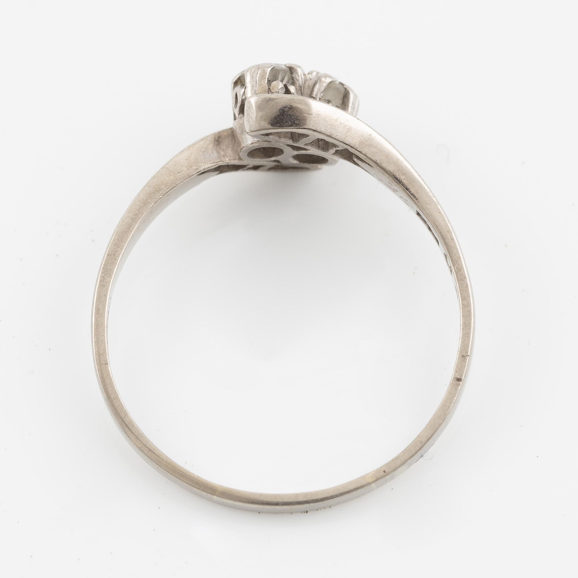 Ring, 18K white gold with small diamonds.