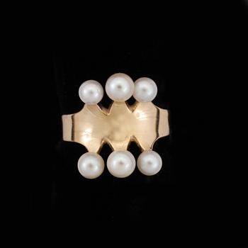RING, 18k guld med odlade pärlor. Vikt 4g.
