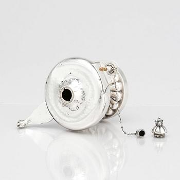 Georg Jensen, bordständare / oljelampa, Köpenhamn, 1915-19, design nr 13, 830/1000 silver.