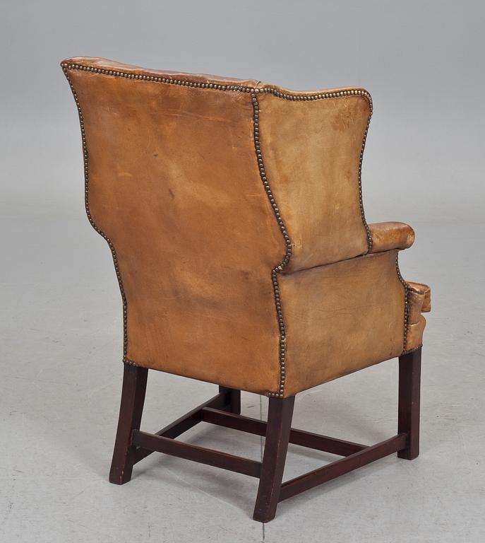 ÖRONLAPPSFÅTÖLJ, England, 1900-talets första hälft.