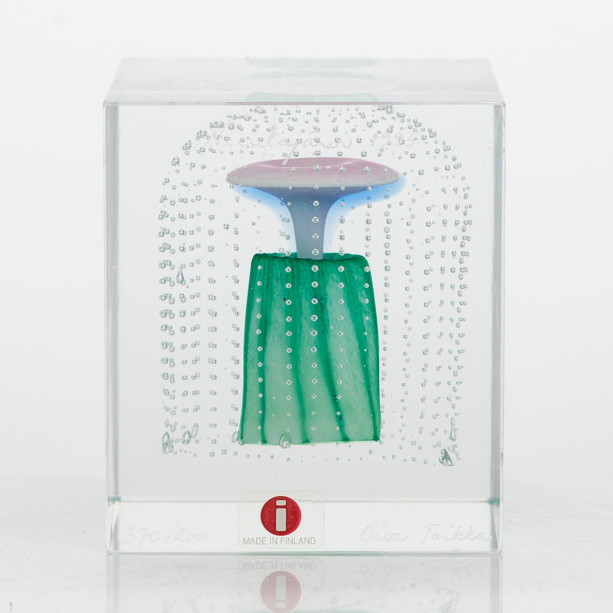 Oiva Toikka, årskub, signerad Oiva Toikka, Nuutajärvi 1995, numrerad 370/2000.