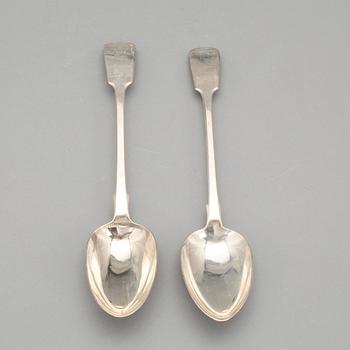 RAGUSKEDAR, 2 st liknande, silver, London 1853. Tot ca 284 gram.