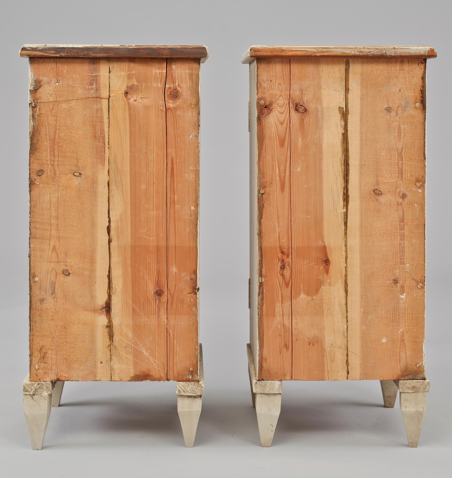 SKÅP, ett par, gustaviansk stil, 1800-tal.