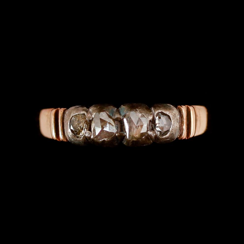 RINGAR, 2 st, 18 och 23 k guld, 1833 och 1902. Total vikt ca  6 gram.