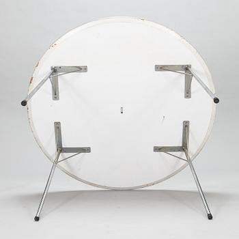 Arne Jacobsen, a 1970s '3600' diningtable for Fritz Hansen.