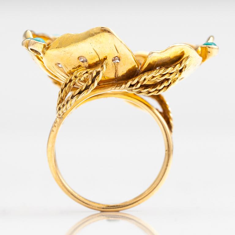 LOTTA ORKOMIES, RING, 18K guld, turkoser, old mine-cut diamanter ca 0.90 ct tot. A Tillander, Helsingfors 1974.