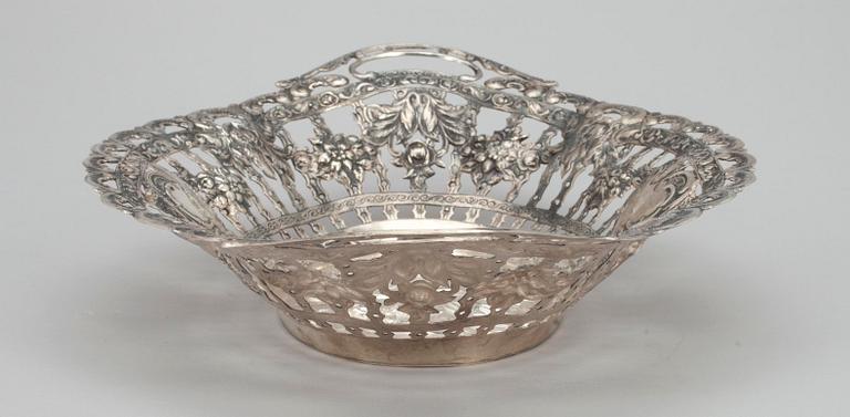 SKÅL, silver, Koivula, Joensuu 1962. Vikt ca 426 g.