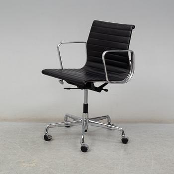 CHARLES & RAY EAMES, karmstol, "Aluminium group", modellnummer 938-147, Vitra.