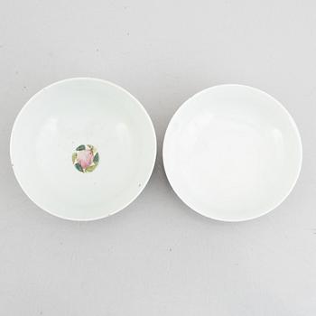 Two Chinese family rose porcelain bowls, Qing dynasty, 19th century.