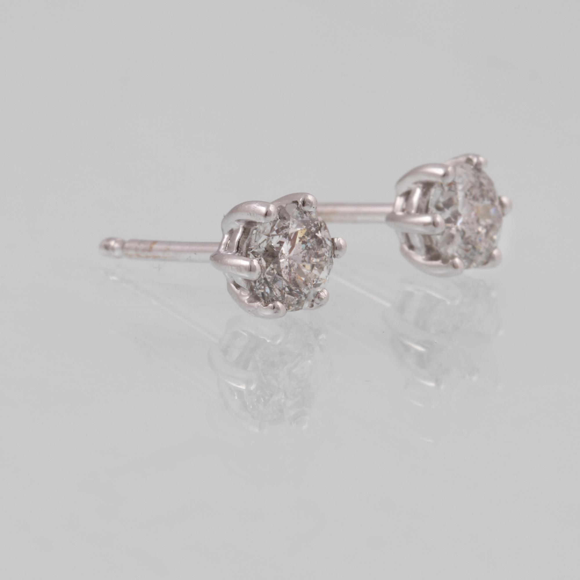 ÖRHÄNGEN, 18K vitguld med briljantslipade diamanter ca 0.90 ct. Vikt 1,7 gram.