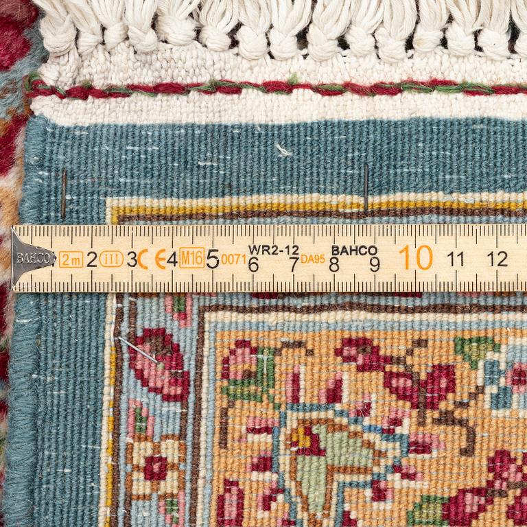 A Kirman carpet, c. 335 x 232 cm.