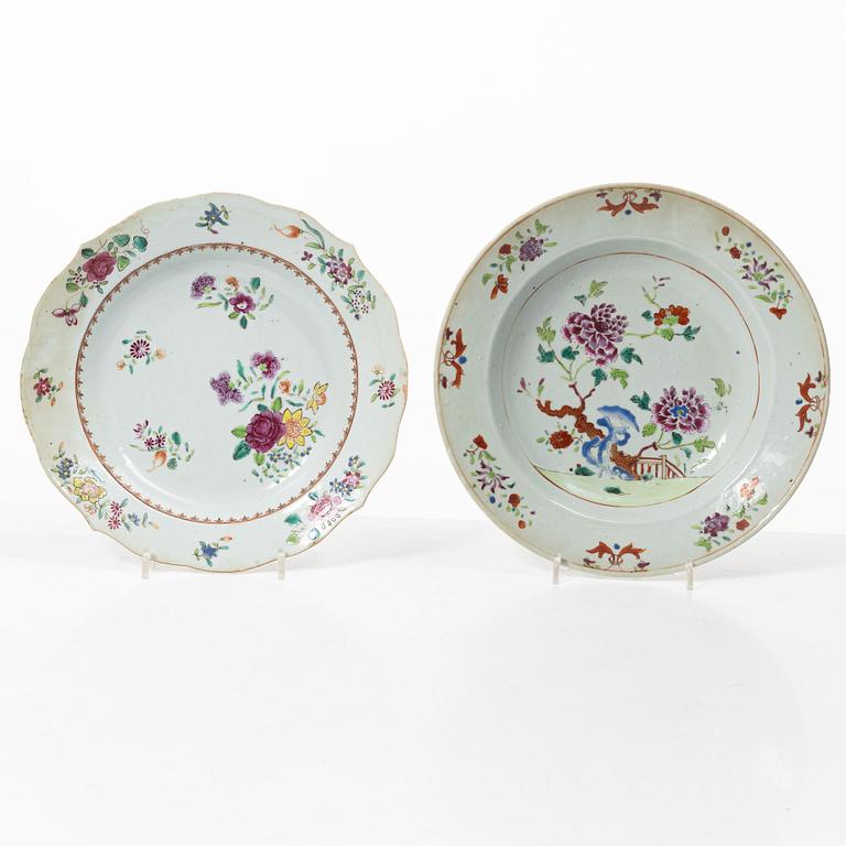 17 Famille Rose export porcelain plates, China, Qianlong (1736-95).