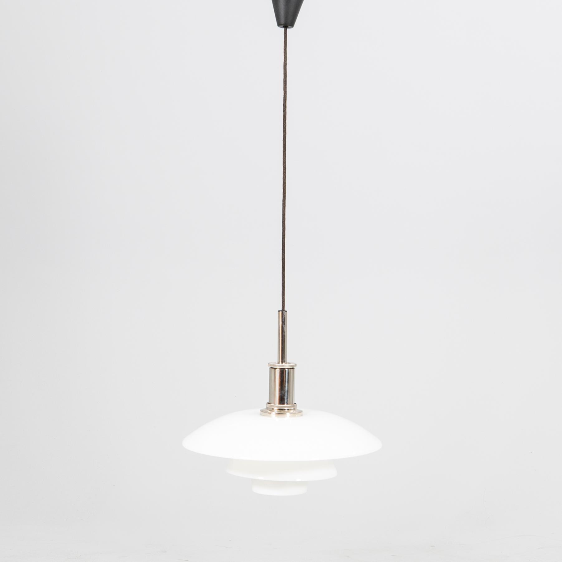 Poul Henningsen, taklampa, PH 4 1/2 för Louis Poulson, Danmark.