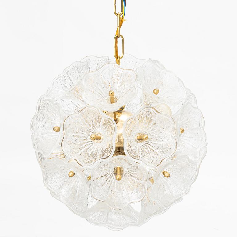 A ceiling lamp from the latter half of the 20th century.