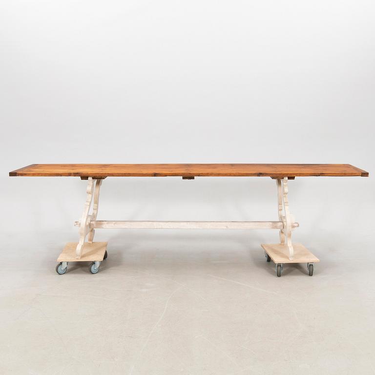 Long table, 20th century.