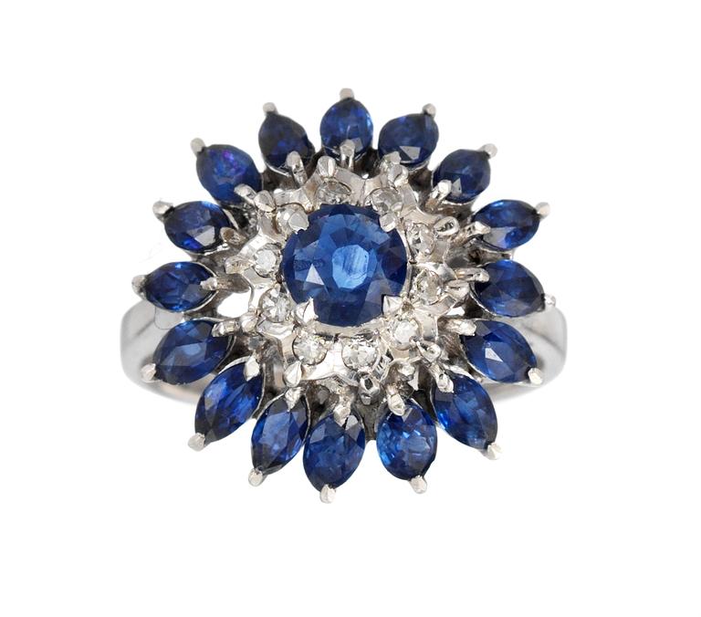 RING, set with blue sapphires and diamonds.