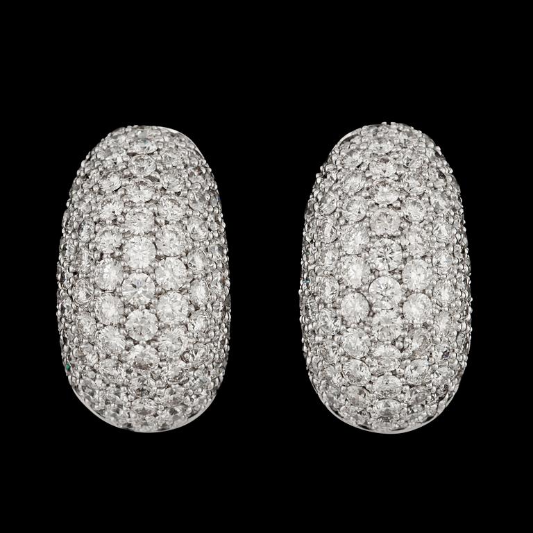 A pair of brilliant cut earrings, tot. 3.59 ct.