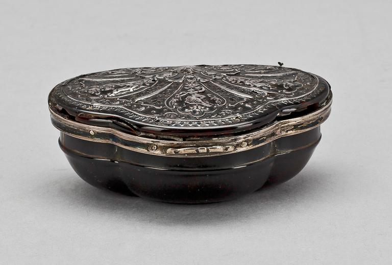 DOSA, silver och sköldpadd, senbarock, 1700-talets första hälft.