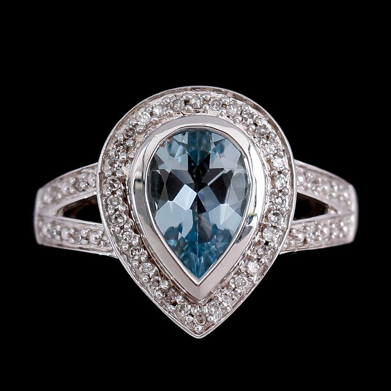 RING, 14 k vitguld, ljusblå topas, briljantslipade diamanter tot ca 0.12 ct.