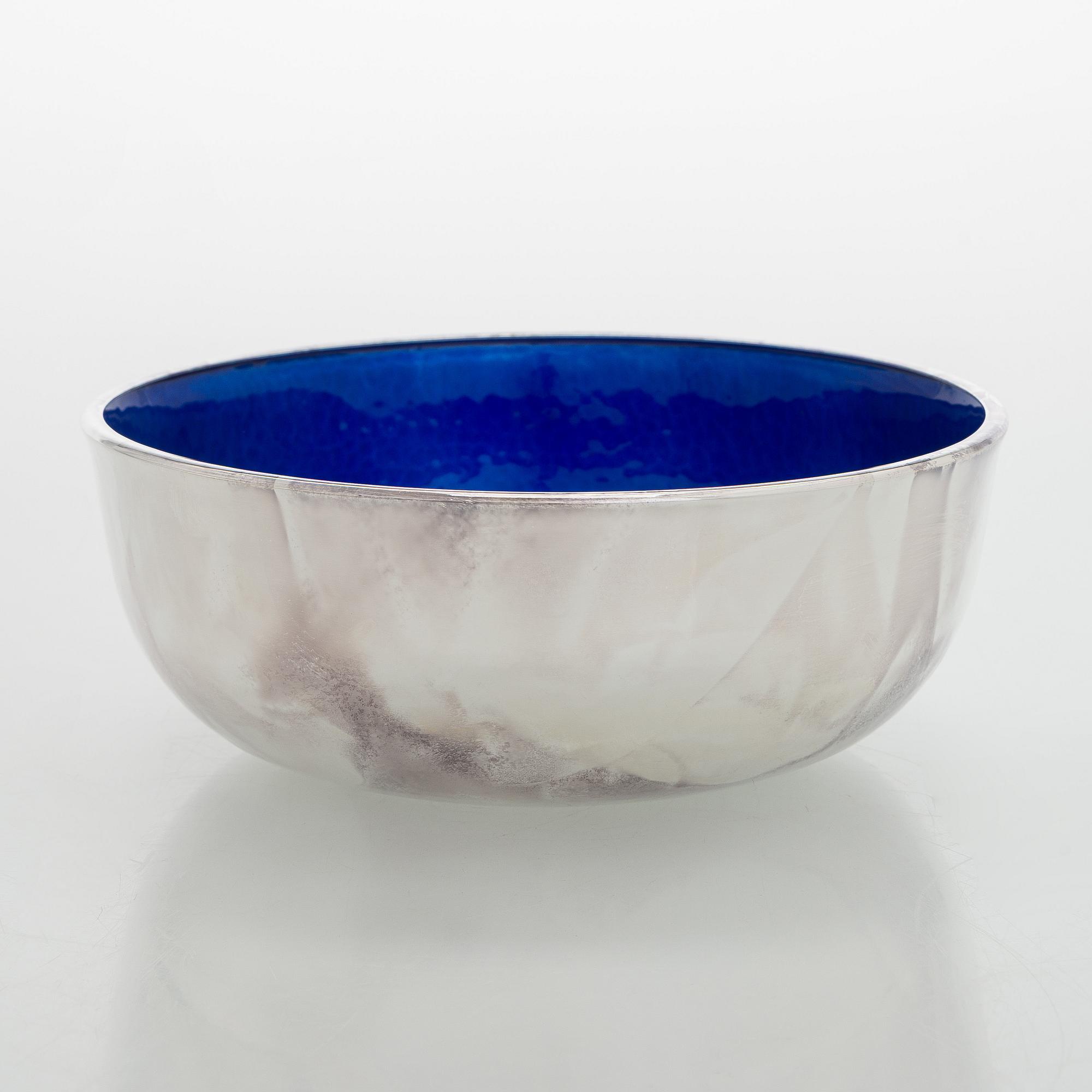 A. Tillander, skål, sterlingsilver och emalj, Åbo 2005.