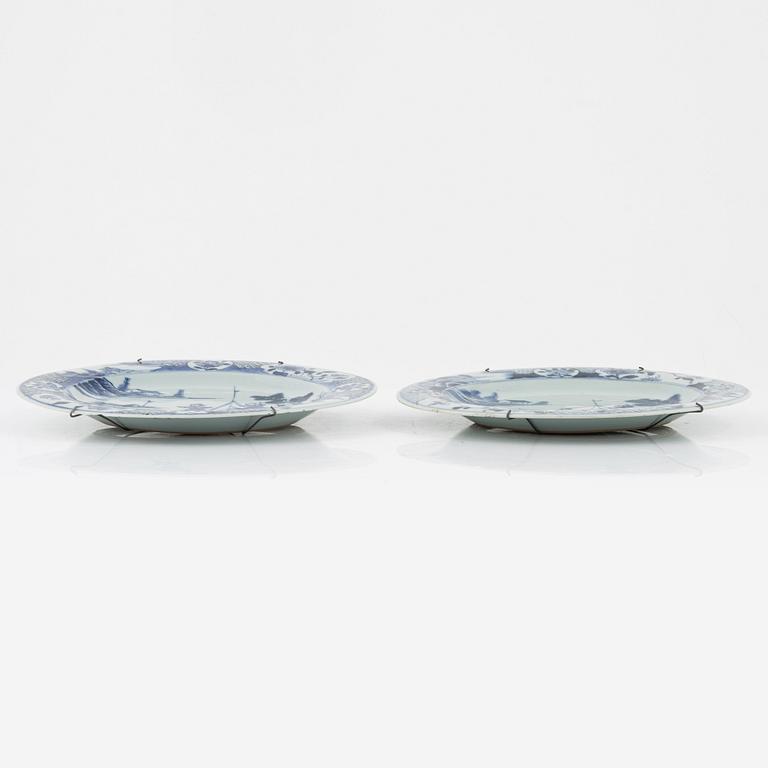 A pair of blue and white porcelain plates, Kangxi, 18th century.