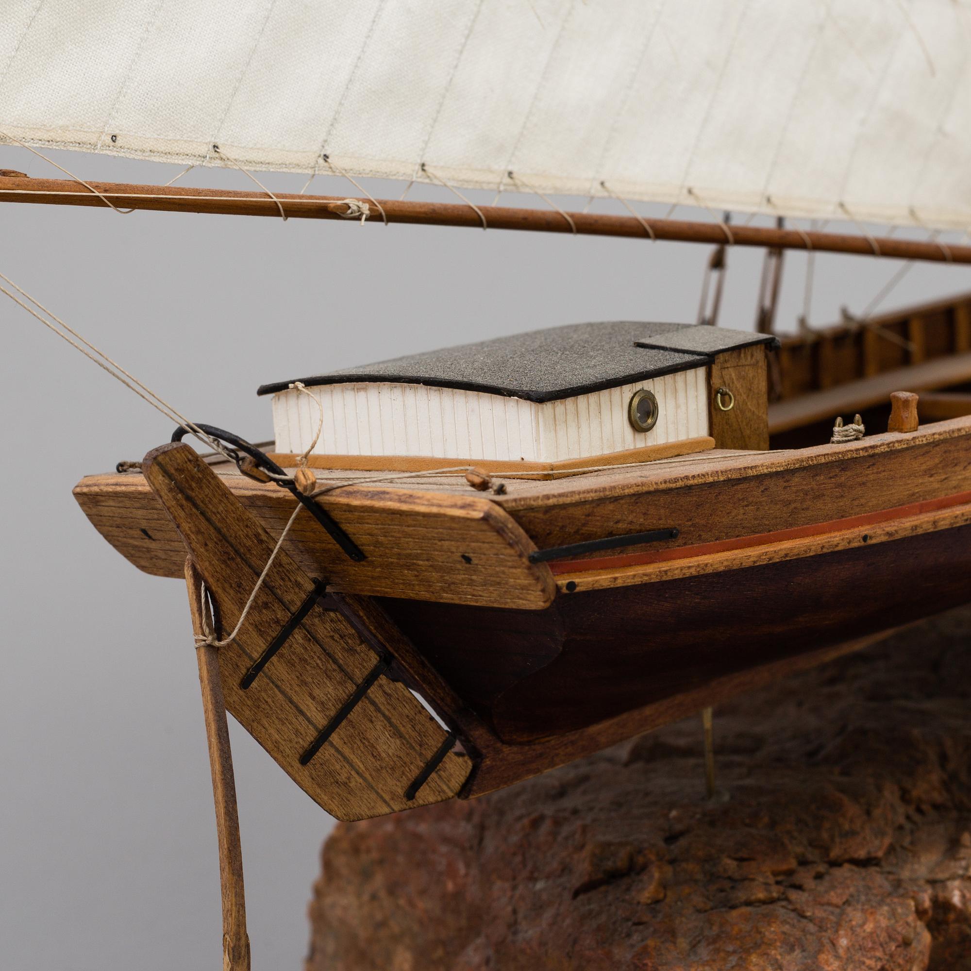 A mid 20th century shipsmodel.