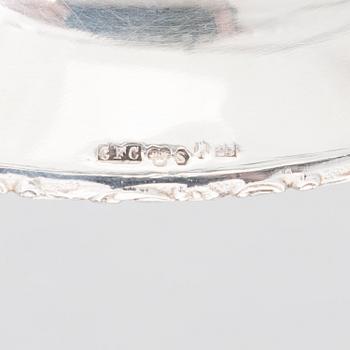 Firma CARL FREDRIK CARLMAN, SOCKERSKÅLAR med STRÖSKEDAR, ett par, silver, gustaviansk stil, Stockholm 1928-29.