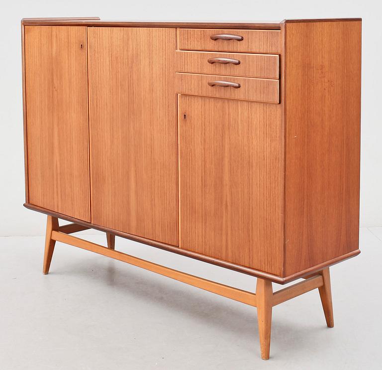 SIDEBORD, troligen Svenska Möbelfabriken, 1950/60-tal.