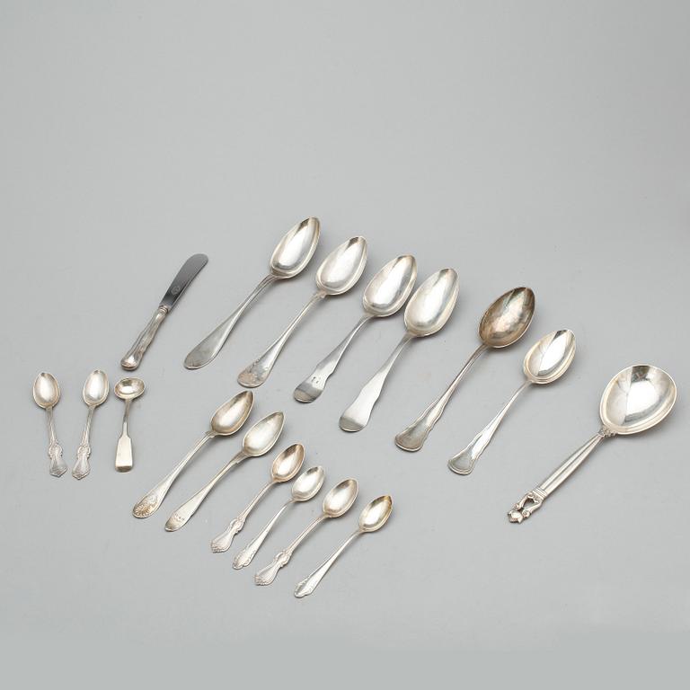 PARTI SILVER, 42 delar,  bl.a. C.G. Hallberg 1945, tot vikt (exklusive knivar) ca 1300 gram.