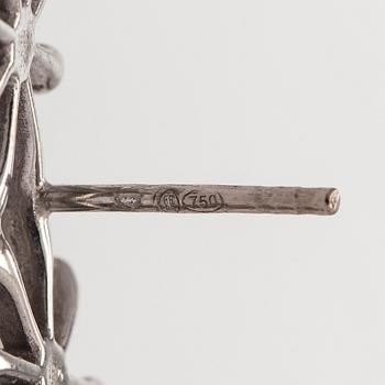 Kalevala Koru, a pair of 18K gold 'Polaris' earrings with brilliant-cut diamonds, Kirsti Doukas.