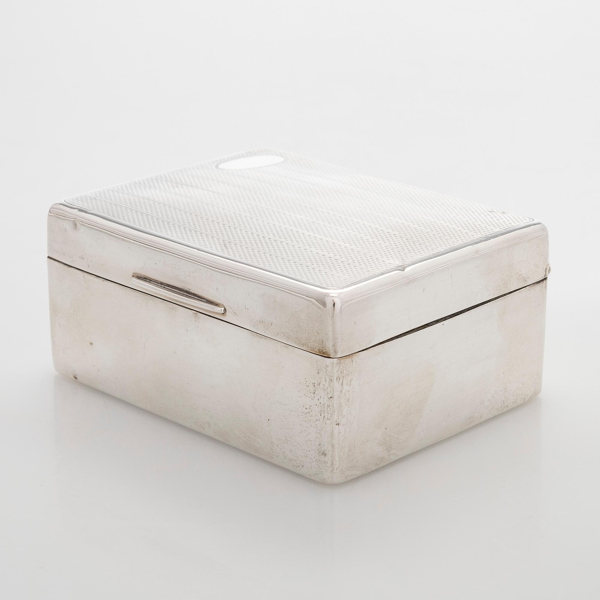 A sterling silver cigar box, William Neale & Son Ltd, Birmingham 1925.
