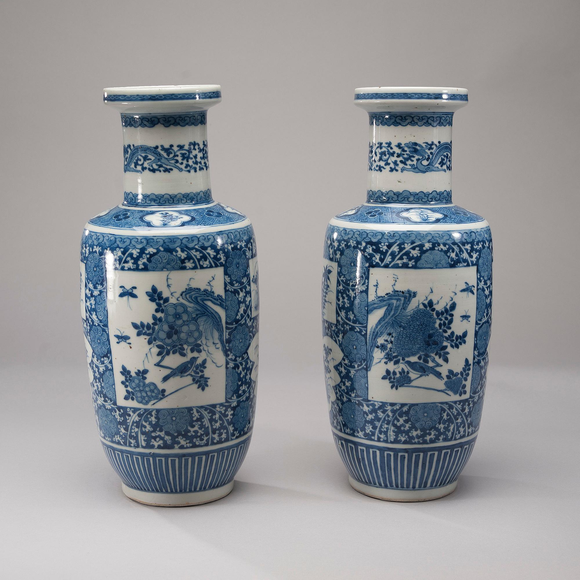 GOLVVASER, ett par, porslin, Kina 1800-tal.