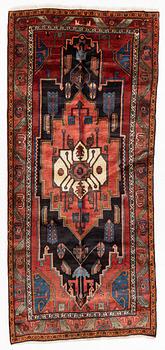 An oriental rug, ca 286 x 127-135 cm.