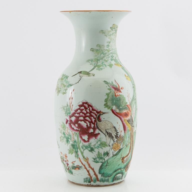Floor vase China 20th century porcelain.