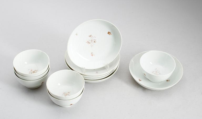 TESKÅLAR MED FAT, 6 st, porslin, Kina, Qianlong 1736-1795.
