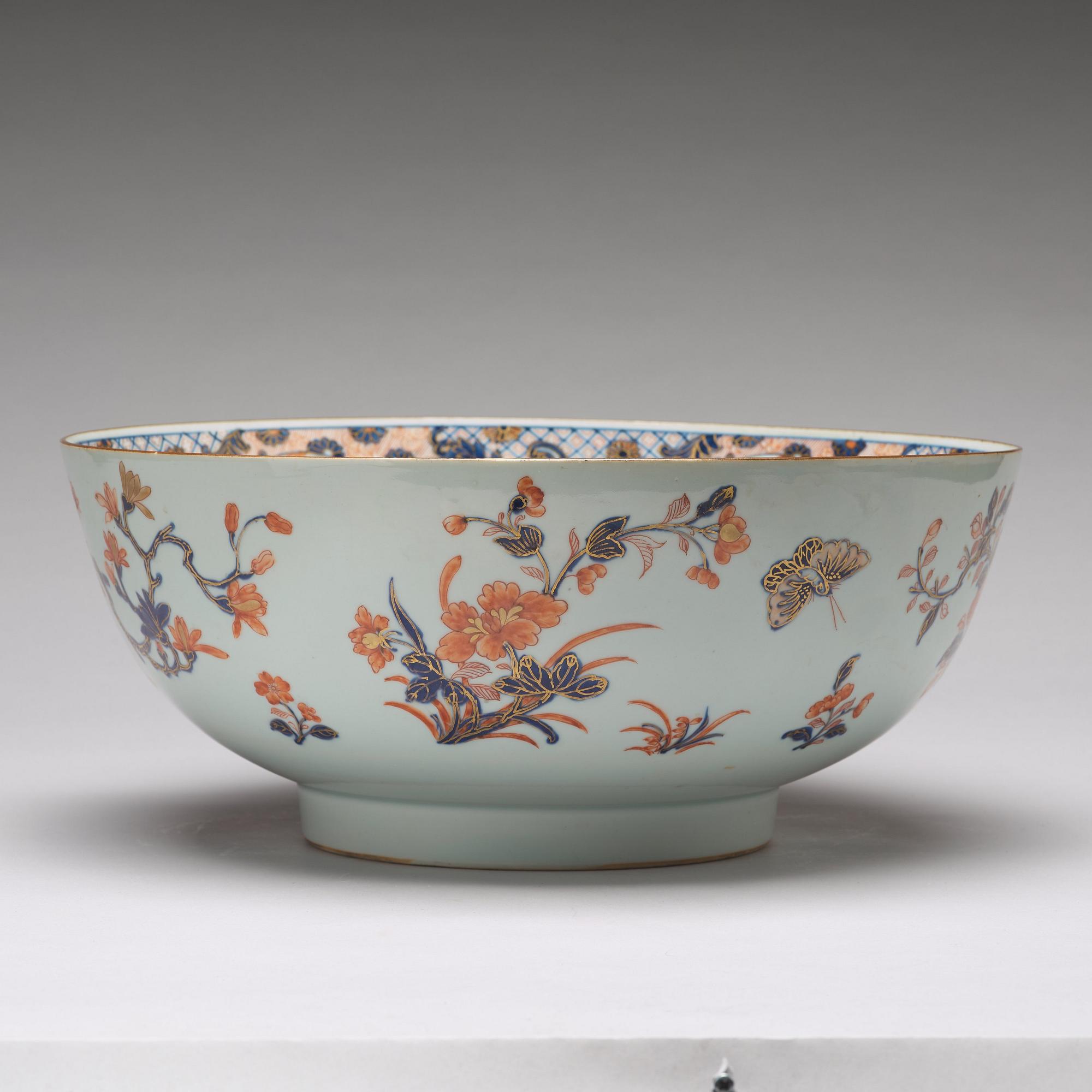 PRAKTBÅLSKÅL, porslin. Qingdynastin, 1700-tal.