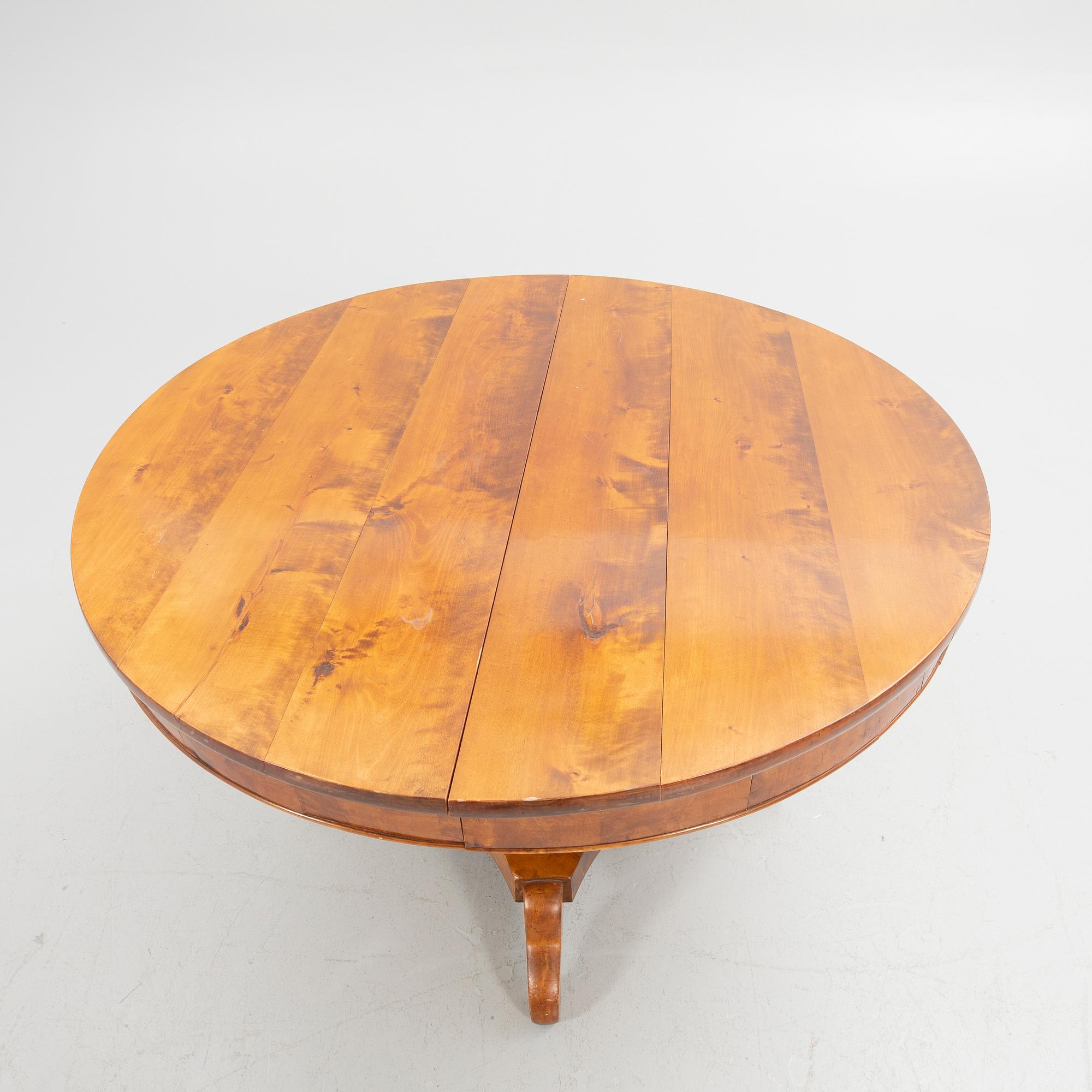 Dining table, Empire style, first half of the 20th century.