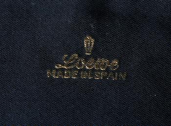 VÄSKOR, 2 st, skinn o textil, bl.a. Loewe.