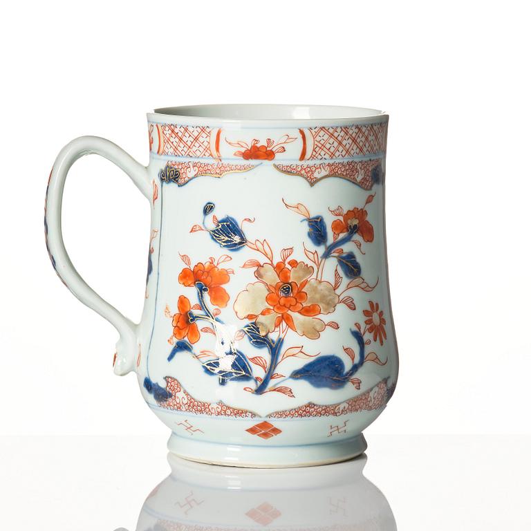 An Imari tankard, Qing dynasty, Kangxi (1662-1722).