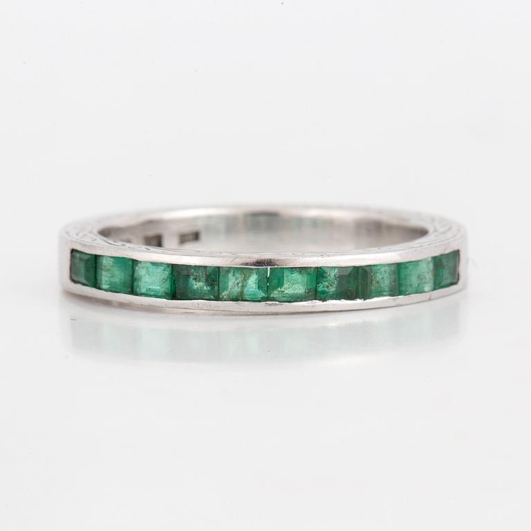 RING with step-cut emeralds.